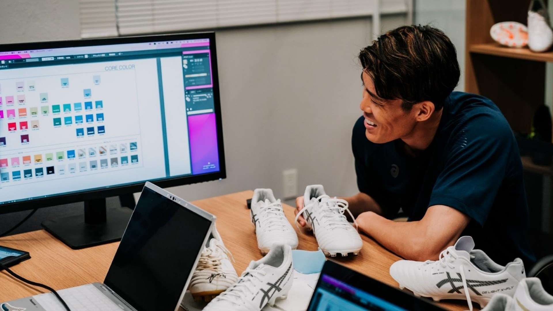 随着全球足 随着全球足